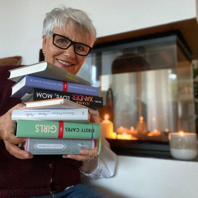 Die Buchstaplerin mit aktueller Literatur