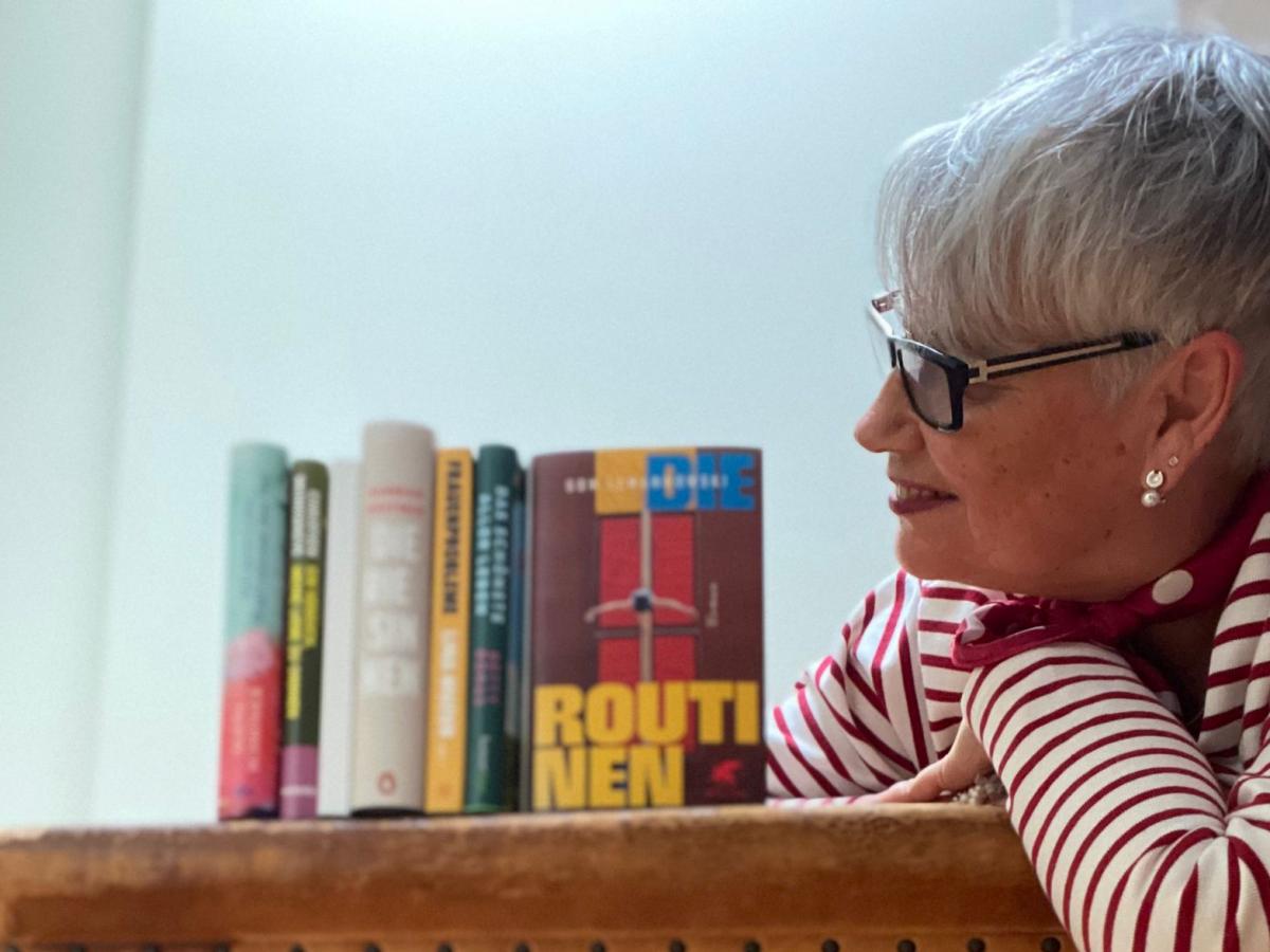 Corinne mit Büchern