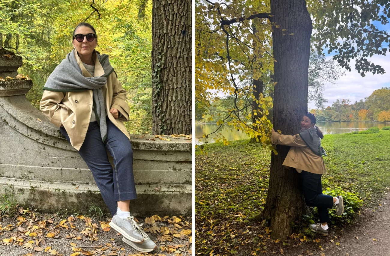 Uli umarmt Baum im Herbst