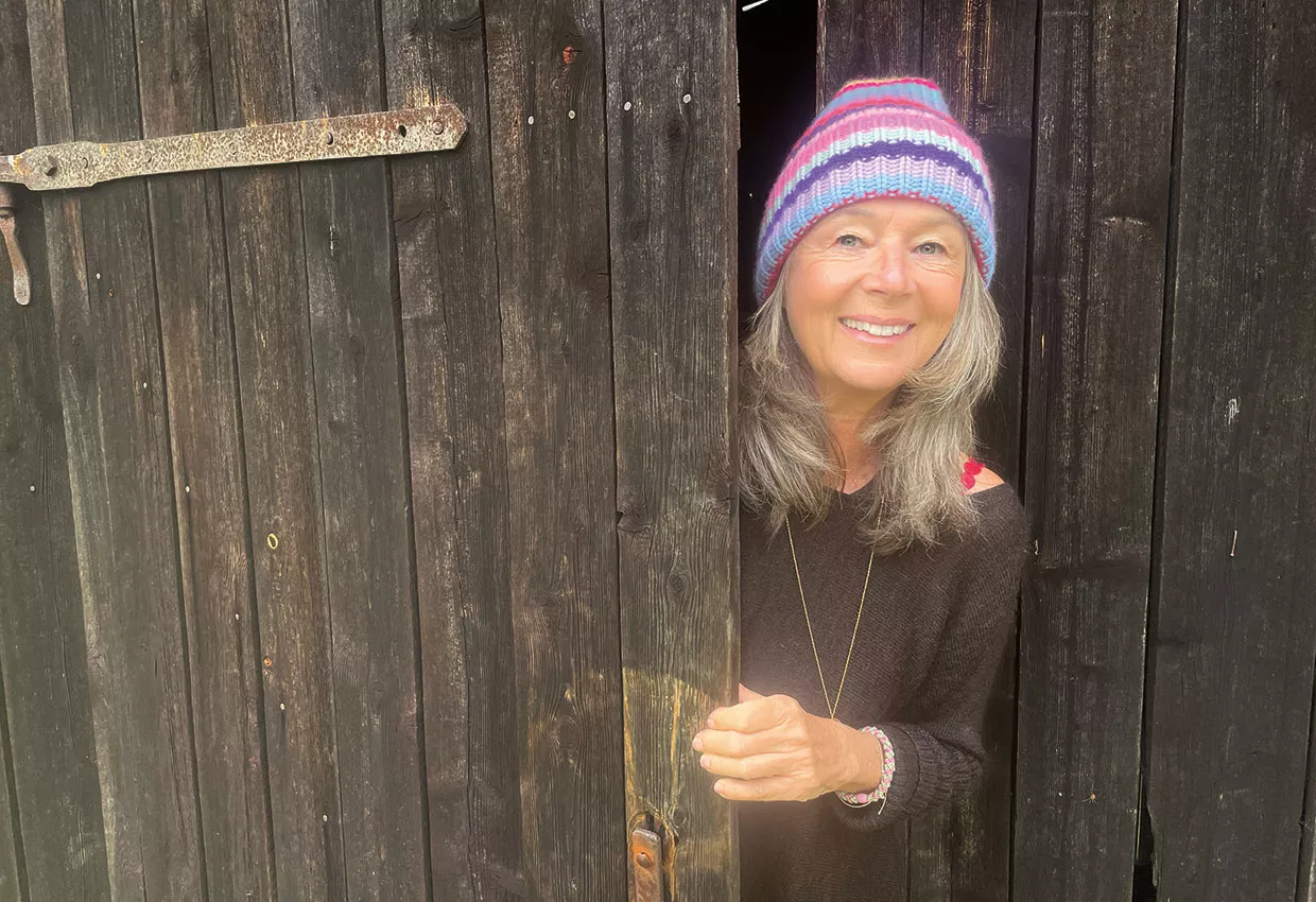 Sabine und ihre neue Lieblingsmütze Mützenmode,-Herbstmode