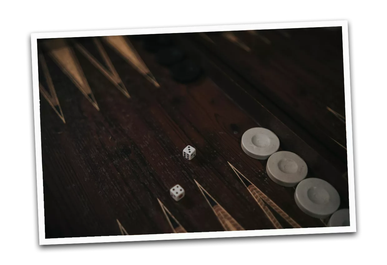  Backgammon, Novemberbeschäftigung, Spielen