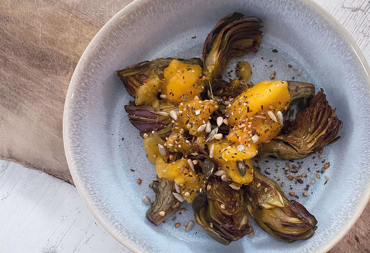 Artischocke mit Kaki