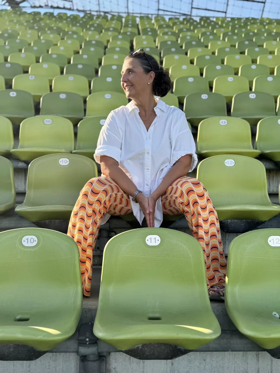 Uli im Oly und schaut nach links