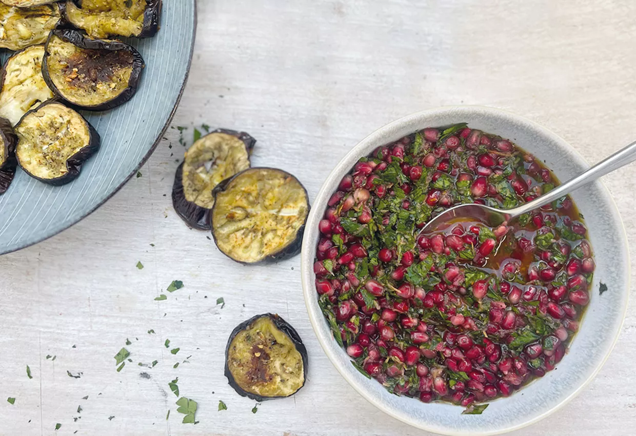Auberginen-mit-Granatapfelgremoulata