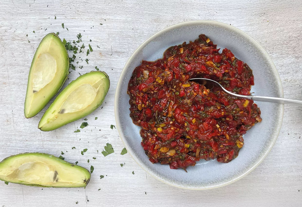 Tomatensalsa-mit-Avocado