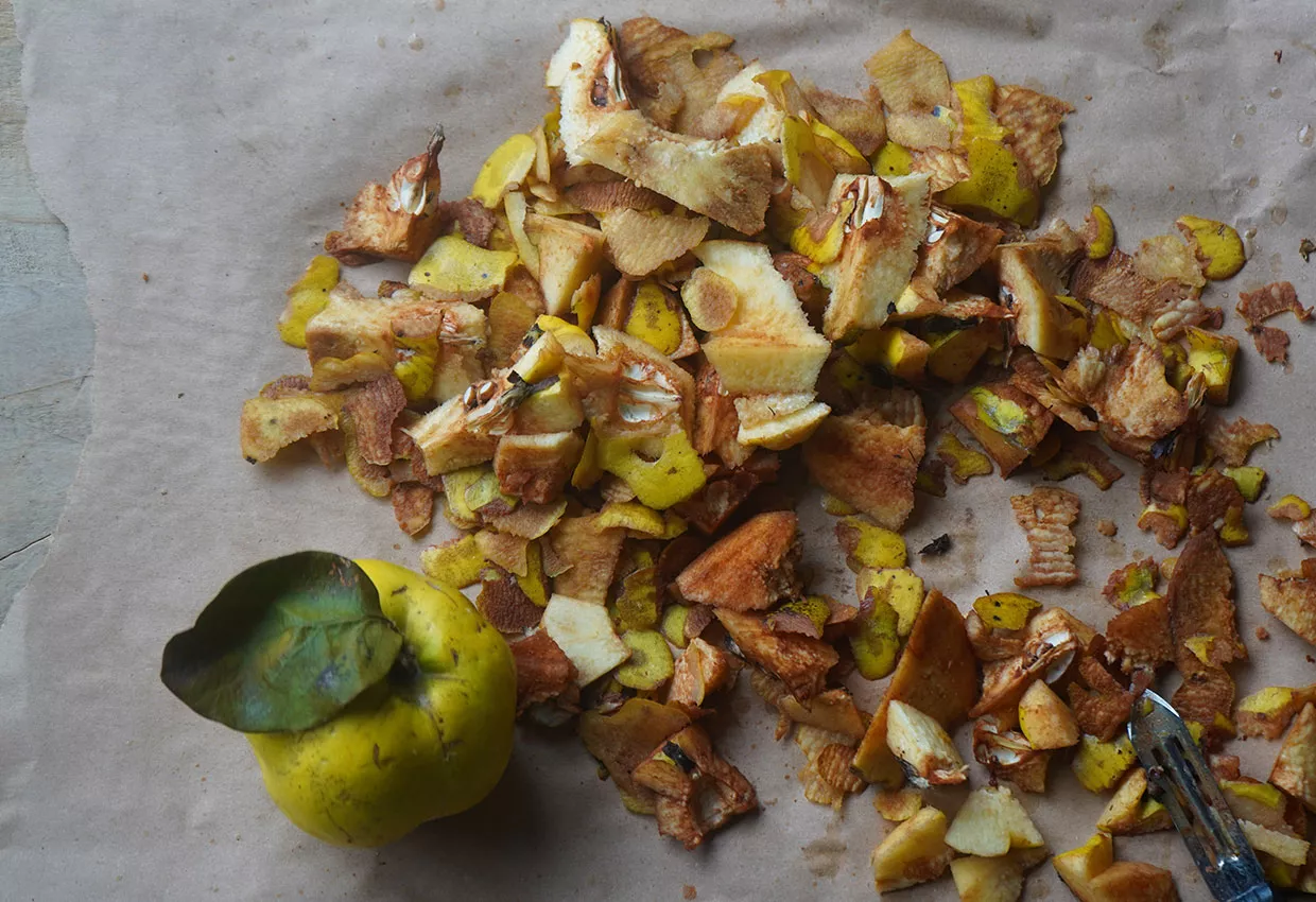 quitten-schaelen-quittenchutney.